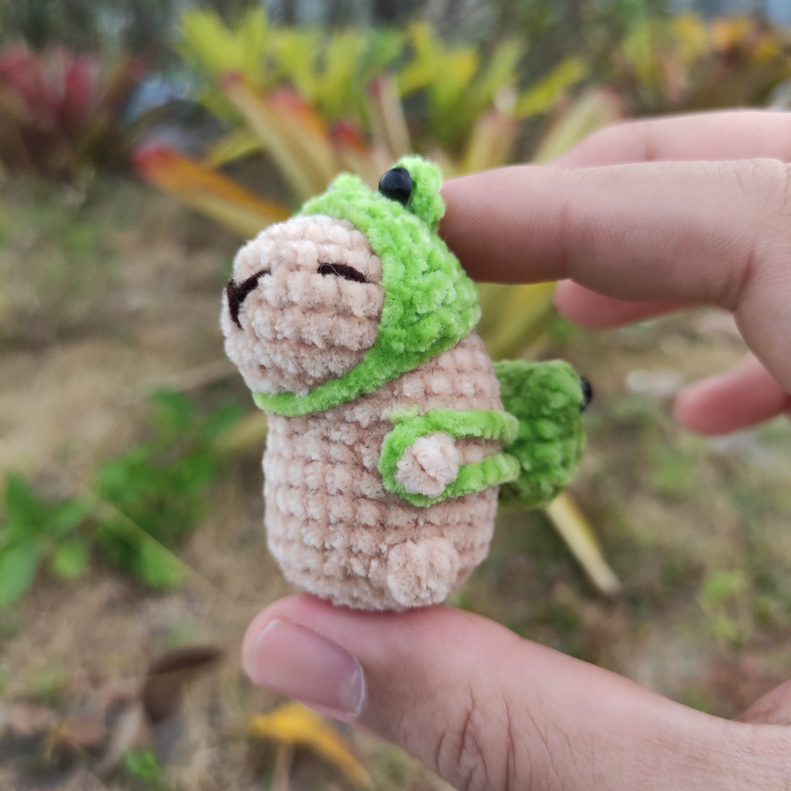 Kapibara Topi Katak & Tas Katak