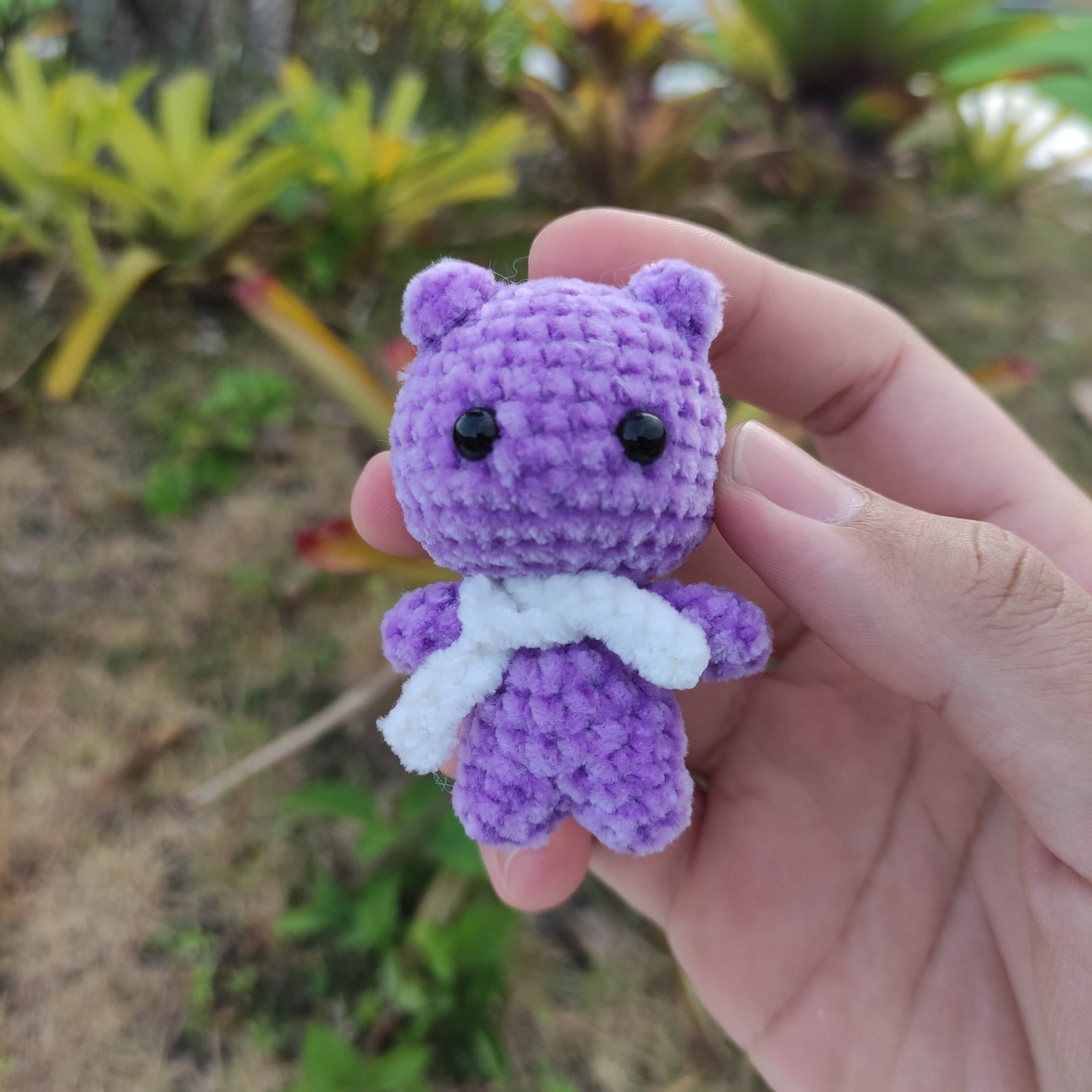 Kucing Lavender Syal Putih