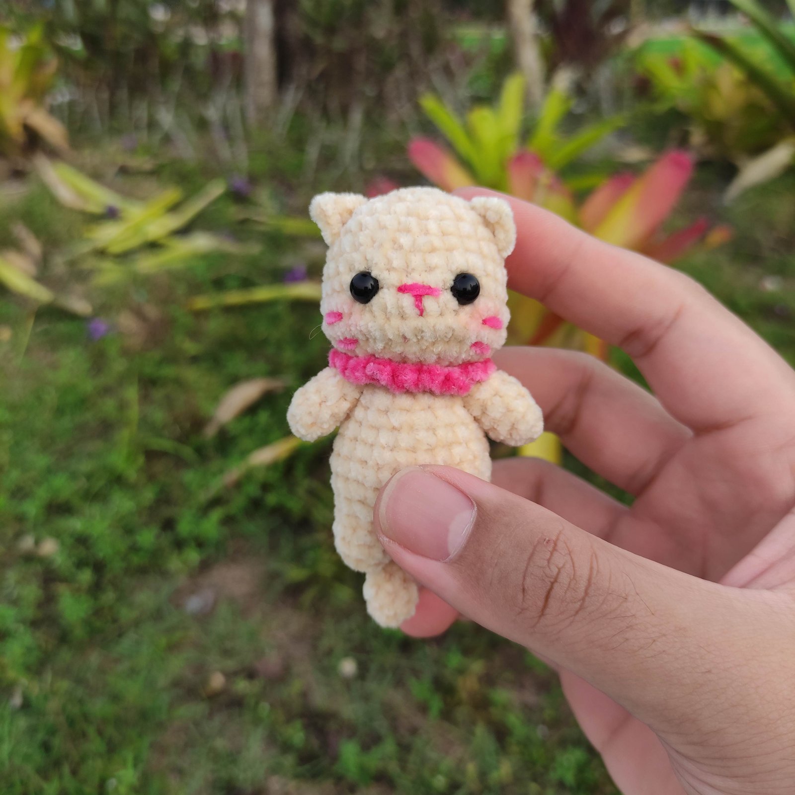 Kucing Cream Syal Pink