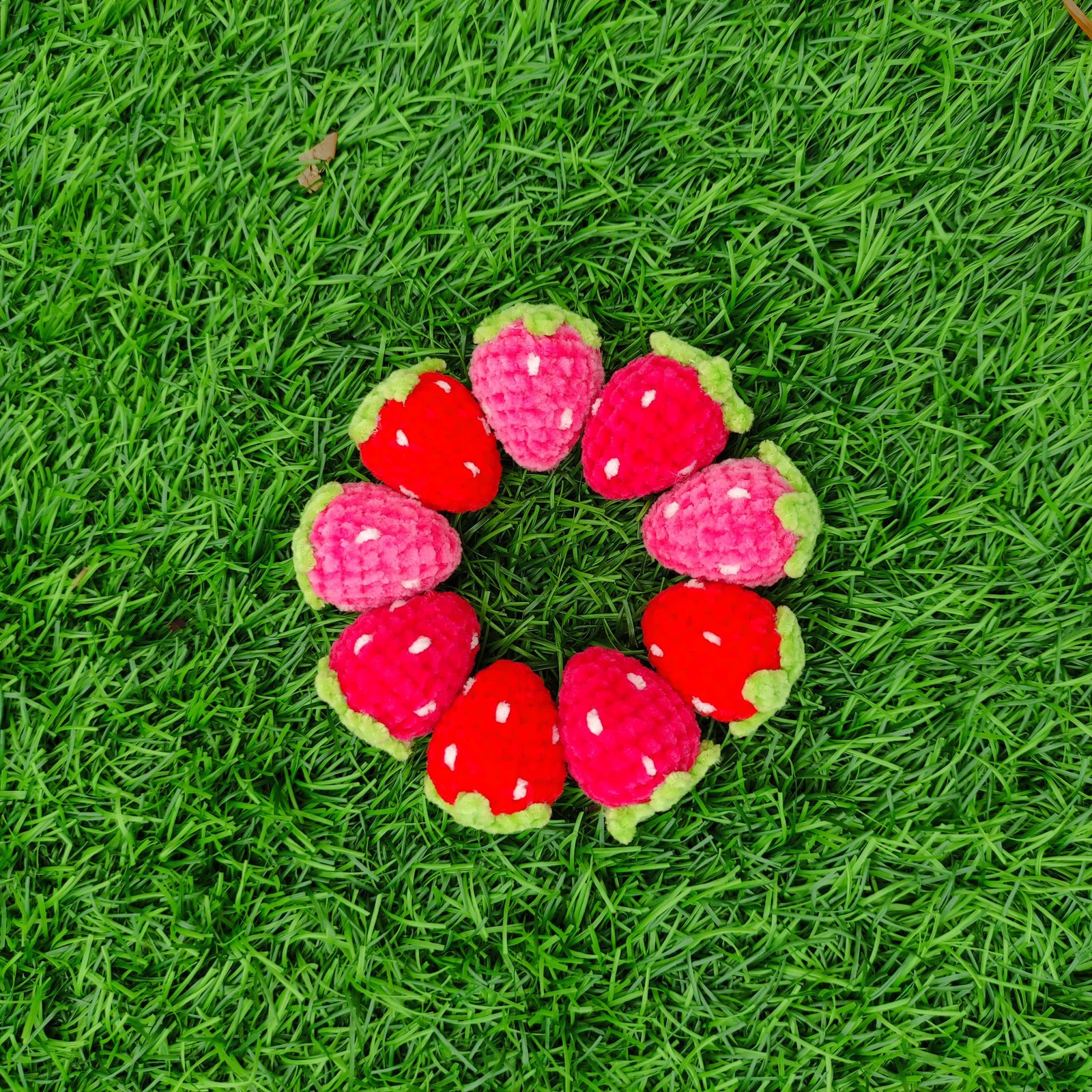 Stroberi Mini Pink Sedang